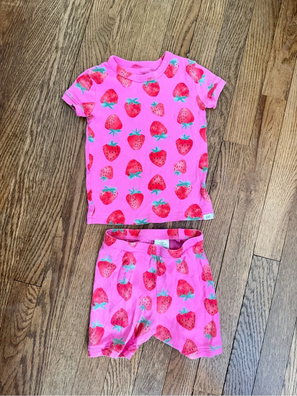 GAP Pink Strawberry Print Two-Piece Short Pajama Set size 4